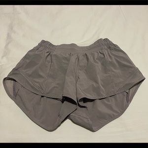 Lululemon Hotty Hot Low Rise Lined 2.5 Shorts